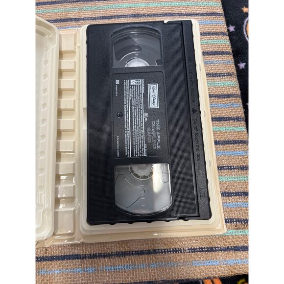 Disney The Apple Dumpling Gang Clamshell VHS Pre-Loved - Picture 6 of 6